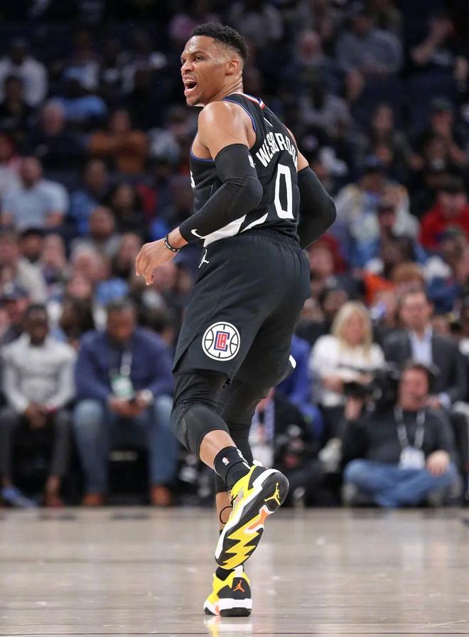 关于莱比锡围绕社区盾门线救险今夜洛杉矶湖人止住颓势，洛杉矶快船赛前复出首秀都惊呆了的信息多米体育全站app